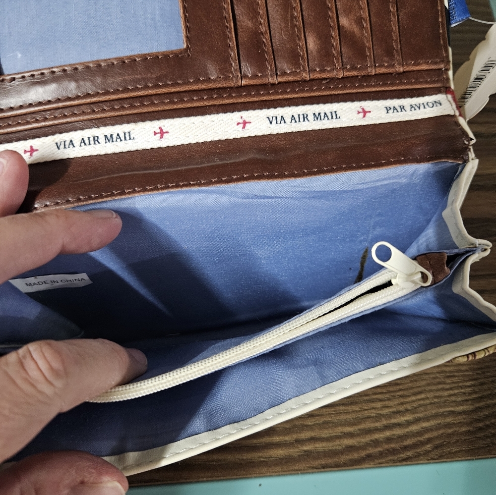 Paper Plane Wallet - Picture 7 of 9